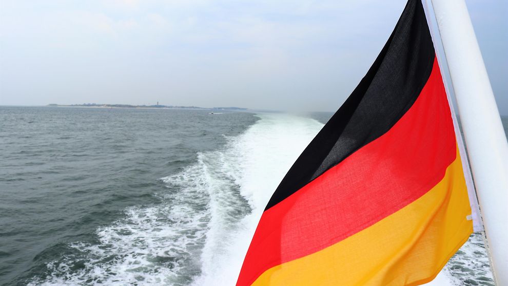 Es ist ein Bild der deutschen Flagge zu sehen.
